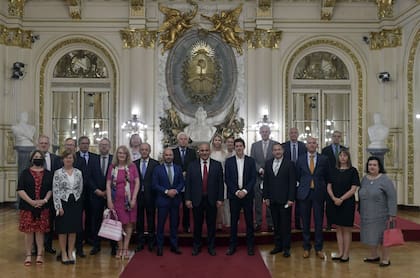 Juan Manzur, Eduardo de Pedro y Matías Kulfas, con embajadores de la Unión Europea