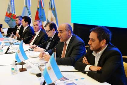 Juan Manzur encabezó el encuentro con gobernadores del norte en Tucumán