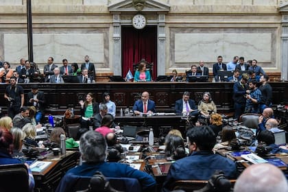 Mientras Manzur exponía en Diputados tuvo lugar la reunión en el despacho de Cristina en el Senado