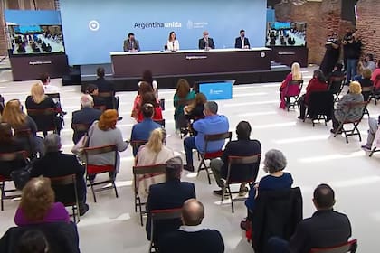 Juan Manzur y Fernanda Raverta anuncian la implementación de la Jubilación Anticipada