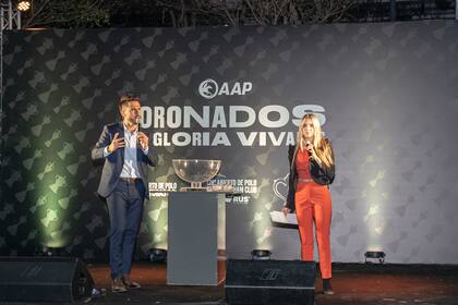 Juan Marconi y Morena Beltrán condujeron el evento