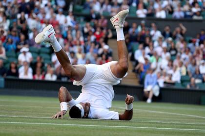El Nadal-Del Potro de Wimbledon 2018 tuvo una alta intensidad; aquí, una postal del tandilense al esforzarse para golpear una pelota.