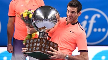 Juan Martín del Potro, con el incómodo trofeo del torneo de Estocolmo
