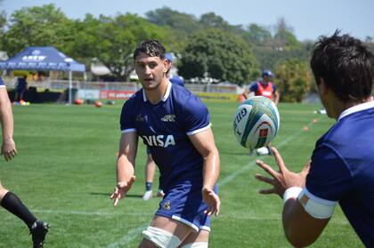 Juan Martín González es el único habitué de una tercera línea de los Pumas modificada, que no cuenta con el lesionado Marcos Kremer (no viajó) ni con Pablo Matera desde el inicio (será suplente).