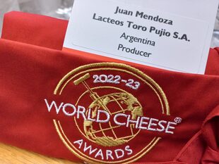 Juan Mendoza ganó dos medallas de Oro en el Mundial de quesos en Gales