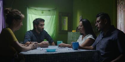 Juan Minujín es el protagonista de El Suplente. Captura (Netflix)