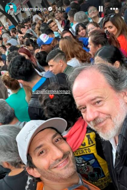 Juan Minujín y Guillermo Arengo, junto a otros manifestantes