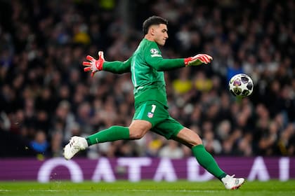 Juan Musso vuelve a la selección en la recta final hacia el Mundial y pelea por un lugar como tercer arquero