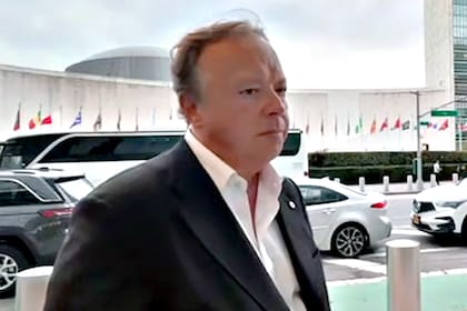 Juan Napoli, frente a la sede de la ONU, en Nueva York