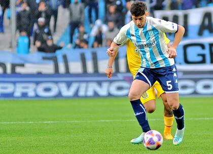 Juan Nardoni, mediocampista de Racing que hizo un buen partido ante Rosario Central