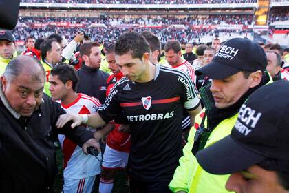 Juan Pablo Carrizo el día del descenso con River, en 2011