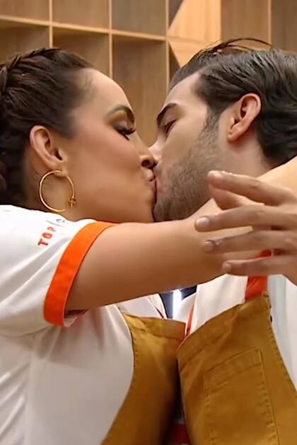 Juan Pablo Gil y Sara Corrales incluso se besaron varias veces dentro de Top Chef VIP 2