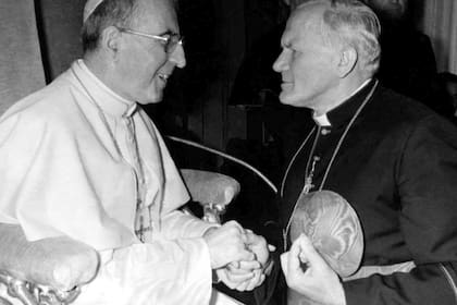 Juan Pablo I recibe el juramento de fidelidad del cardenal polaco Karol Wojtyla