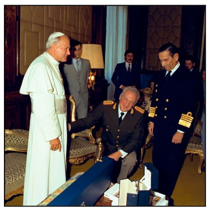 Juan Pablo II en su primera visita a la Argentina, en junio de 1982, que duró solo 31 horas