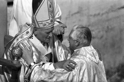 Juan Pablo II junto al cardenal alemán Joseph Ratzinger, luego Benedicto XVI