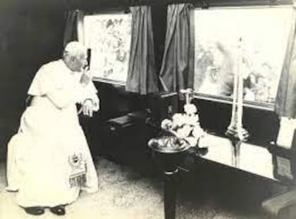 Juan Pablo II llega a Luján en tren