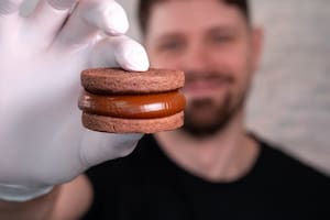 La nostalgia por los alfajores lo empujó a hacerlos y se convirtió en el primer fabricante en Núremberg