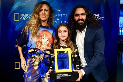 Juan Pablo Sorín junto a su mujer Sol Alac y su hija Beta