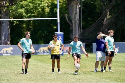 Juan Patricio Batac, Eliseo Morales, Lautaro Bazán Vélez y Santiago Mare, dos nuevos y dos que siguen en la selección argentina de rugby reducido.