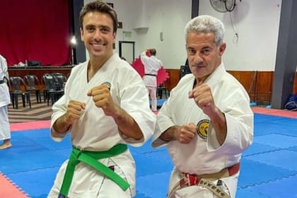 Juan Pedro Aleart junto a su profesor de Karate, qiuen le ayudó a recuperar la confianza