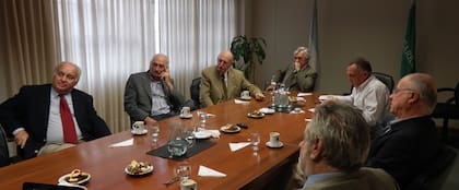 Juan Pedro Merbilhaa en una reunión de Mesa Directiva
