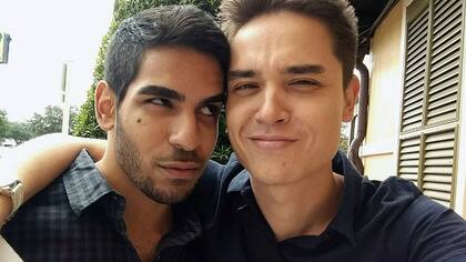 Juan Ramón Guerrero junto a un novio que está desaparecido