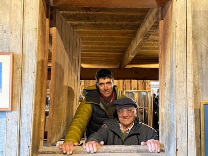 Juan Roca Jalil junto a Eduardo Zambrano, fiel empleado de la familia