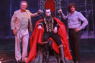 Drácula 30 años ya tiene a su elenco completo