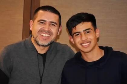 Juan Román Riquelme con su sobrino Matías, autor de dos golazos para Tigre ante River