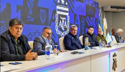 Juan Román Riquelme estuvo sentado al lado de Chiqui Tapia en la última reunión de Comité Ejecutivo de la AFA