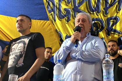 Juan Román Riquelme junto a Jorge Amor Ameal, actual presidente de Boca; el oficialismo no confirmó la integración de su lista de cara a los comicios del próximo 2 de diciembre; tiene tiempo hasta el martes para hacerlo