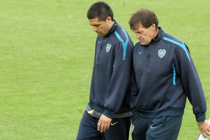 Juan Román Riquelme junto a Julio César Falcioni, una relación que siempre tuvo idas y venidas