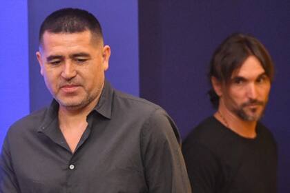 Juan Román Riquelme y Diego Martínez, en la presentación del DT en Boca, en enero de 2024
