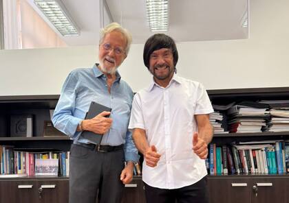 Juan Rusinek junto a Catalino Nuñez, director general de la Escuela de Negocios y Administración Pública