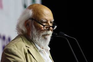 Juan Sasturain en la Feria del Libro