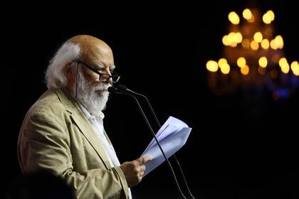 Juan Sasturain, escritor y exdirector de la Biblioteca Nacional pronunció el discurso inaugural, un extenso texto de 26 páginas llenas de referencias literarias