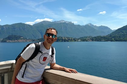 Juan tiene un blog de viajes que genera algunos ingresos. Ese dinero lo dona en su totalidad al médico que descubrió la mutación del gen, Dr. Parry Guilford de Nueva Zelanda, y a la fundación No STOMACH for CANCER.