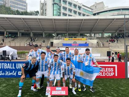 Juan viajó por primera vez en avión cuando voló a Seúl para jugar el Mundial de Fútbol Calle