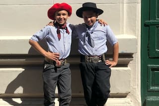 Los mellizos que ya son sensación por su pasión por los petisos y una historia sobre Messi