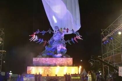 El monumento a Juana Azurduy fue descubierto en un amplio despliegue