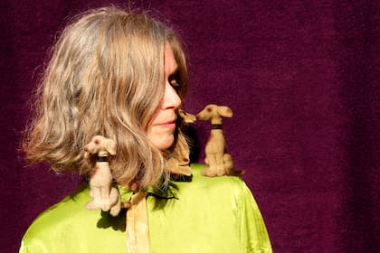 Sobre el streaming: "Me parece medio ridículo hacer de cuenta que estás haciendo un show en vivo cuando lo están mirando a través de una pantalla de 7 x 10 con el sonido de los parlantes de la computadora o del teléfono", sostiene Juana Molina