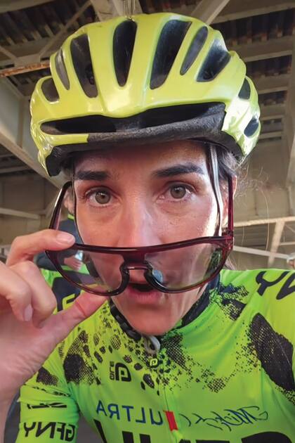 Juana
ahora es fan del ciclismo y también
nada en aguas abiertas.