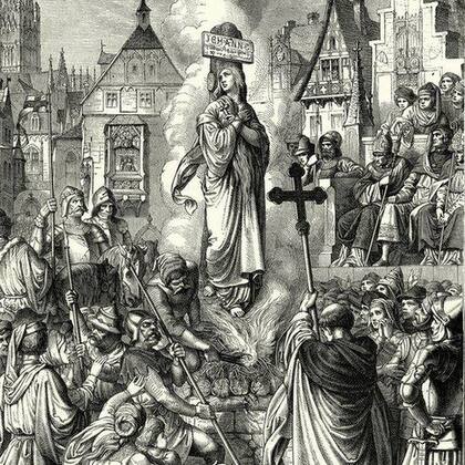 Juana fue quemada en la hoguera el 30 de mayo de 1431.