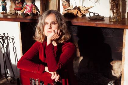 Juana Molina con su guitarra, a 30 años de su icónico programa de TV recuerda sus inicios