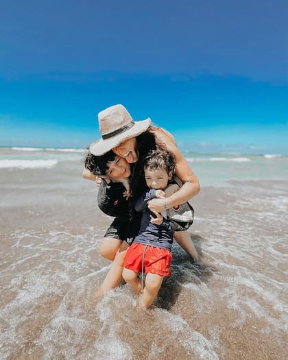 Juana Repetto durante sus vacaciones con sus hijos, Toribio y Belisario (Foto: Instagram @juanarepettook)
