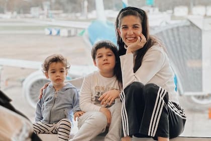 Juana Repetto junto a sus hijos Bellisario (3) y Toribio (8)