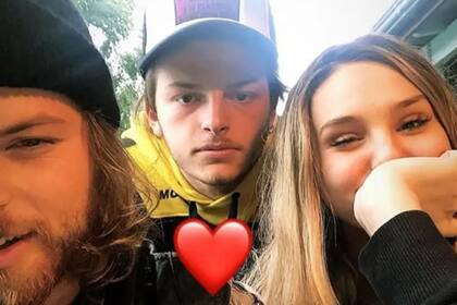 Juanita Tinelli con los hermanos Bonomi. Fuente: Instagram