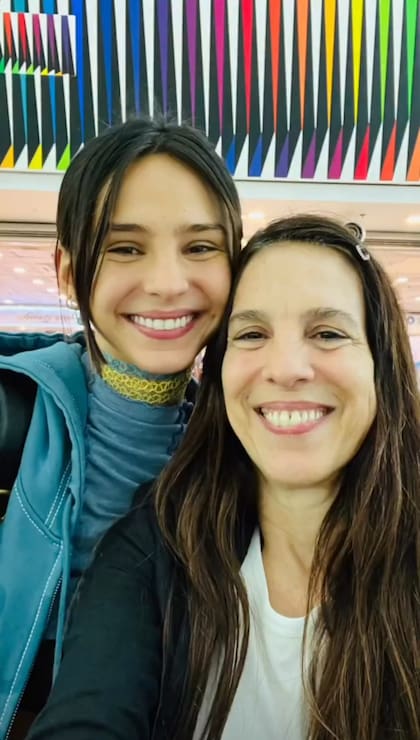 Juana Tinelli junto a su madre, Paula Robles