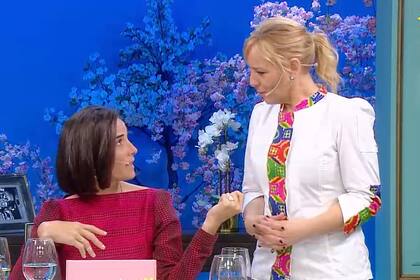 Juana Viale con la chef Jimena Monteverde, un tándem de ironía, soltura y humor en la mesa de la TV