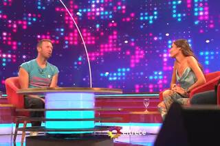 El llamativo look que eligió Juana Viale para entrevistar a Coldplay